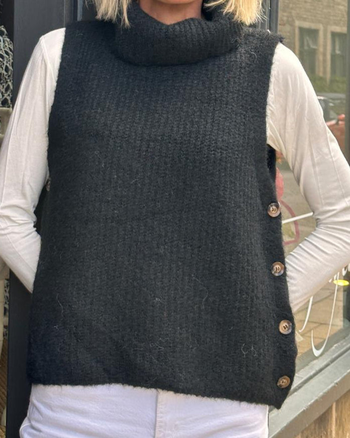 Thea Knit