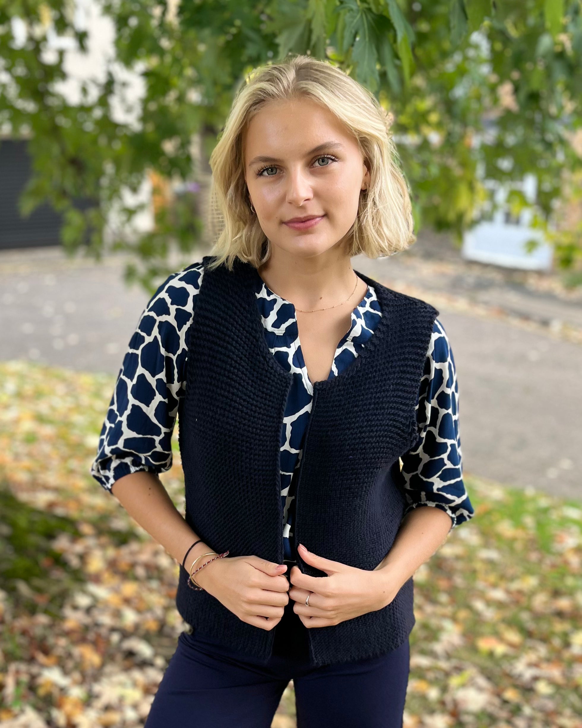 Pippa Top - Navy Giraffe