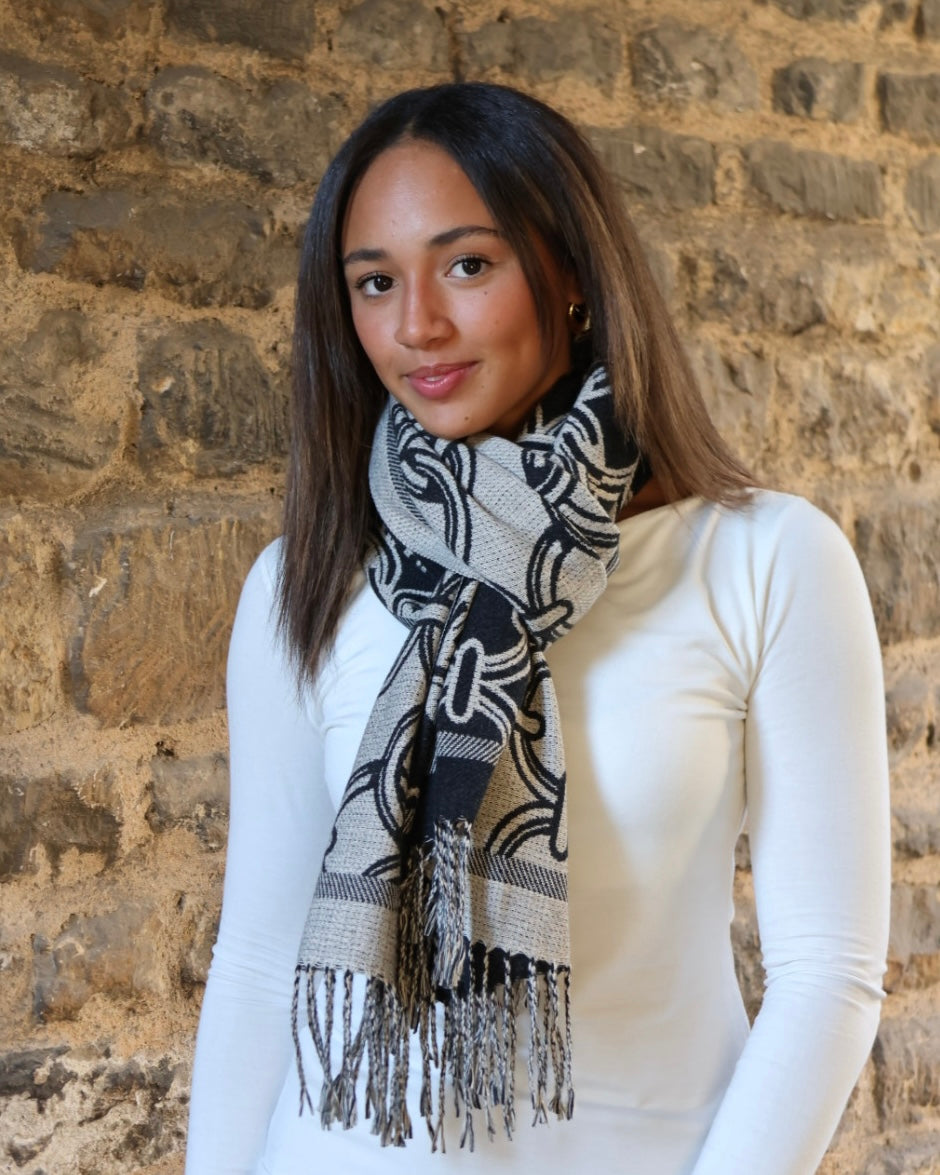 Circle Scarf - Black And Cream