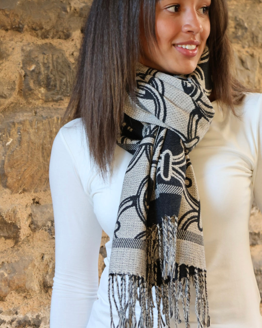 Circle Scarf - Black And Cream